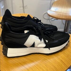 New Balance MS327CPG "N LOGO " Black/White Men's Athletic Sneakers Size 8.5